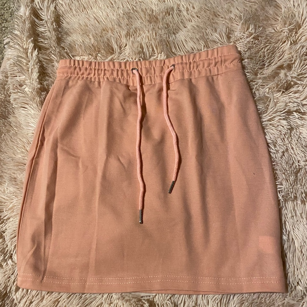 Women's Pink Set - Comfortable Casual Pencil Skirt and Cropped Hoodie - Picture 2 of 3